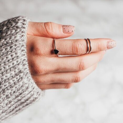 black heart ring thin