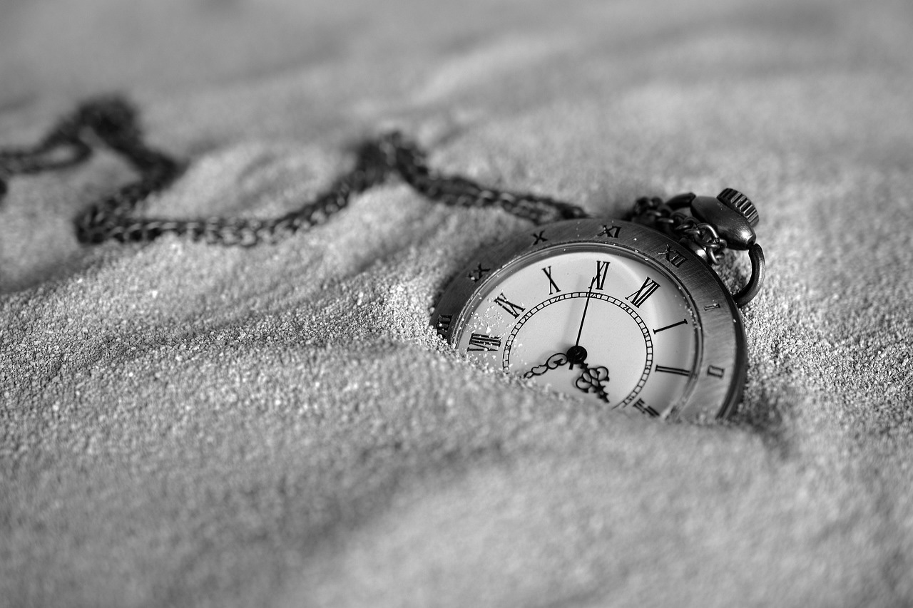 clock in sand